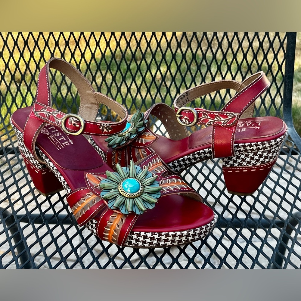 L'artiste Astaar Sandals Sz 40